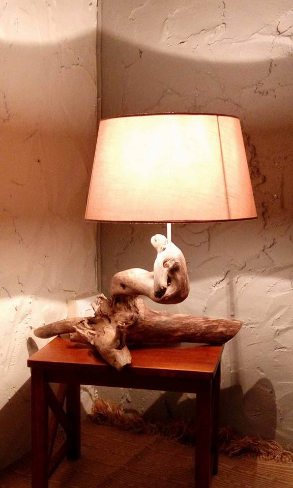Lire la suite à propos de l’article Luminaires en bois sculptés