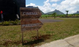 Lire la suite à propos de l’article Signalétiques pour le cinéma en plein air de Moka