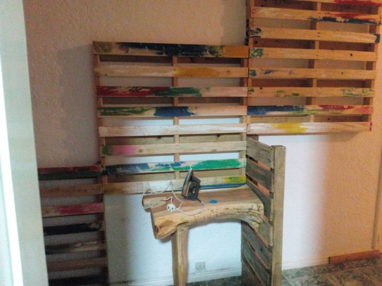 Lire la suite à propos de l’article Table à repasser sculptée
