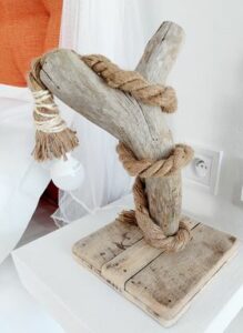 Lire la suite à propos de l’article Lampe en bois flotté et cordage